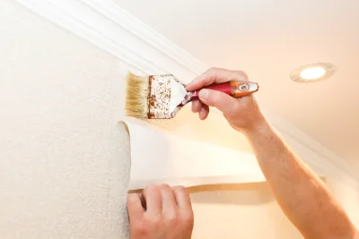Pose de papier peint à Popian — revêtements muraux et toiles de verre